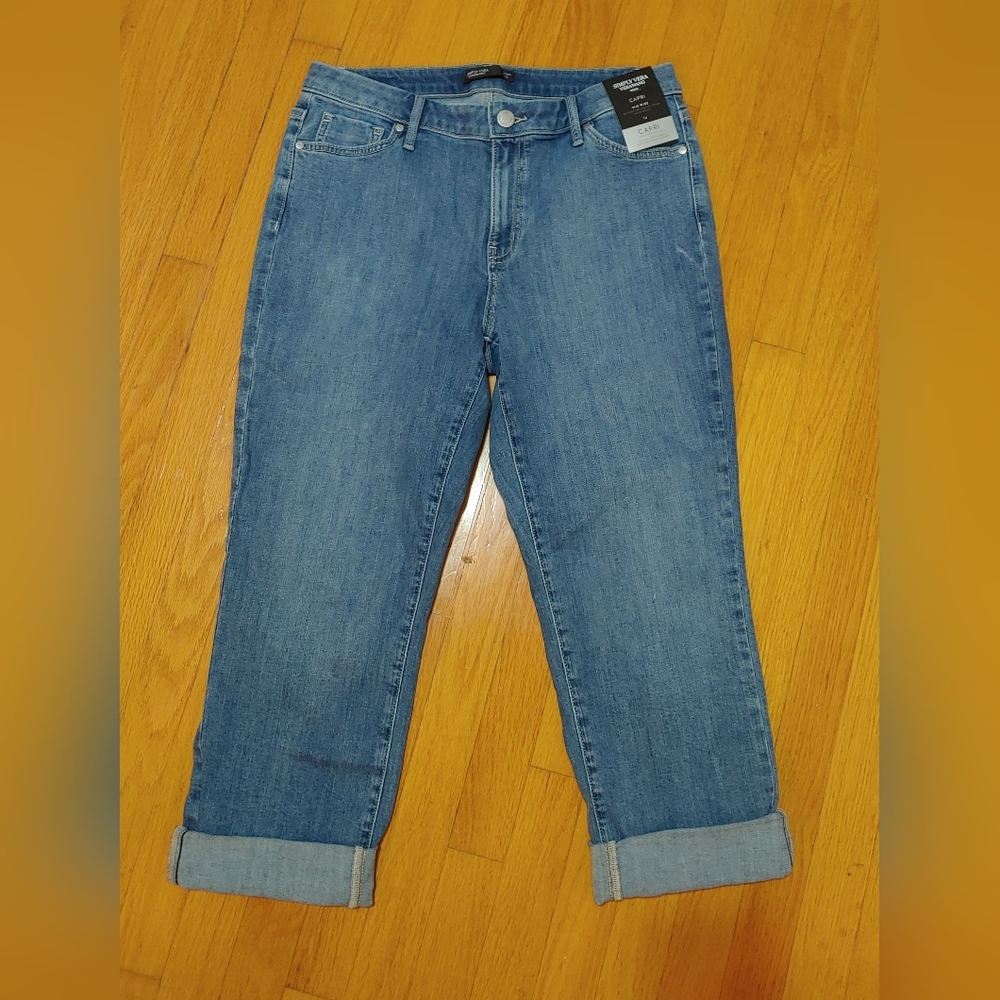 Simply Vera Wang Mid Rise Capri Jeans with power stretch Size 12 NWT